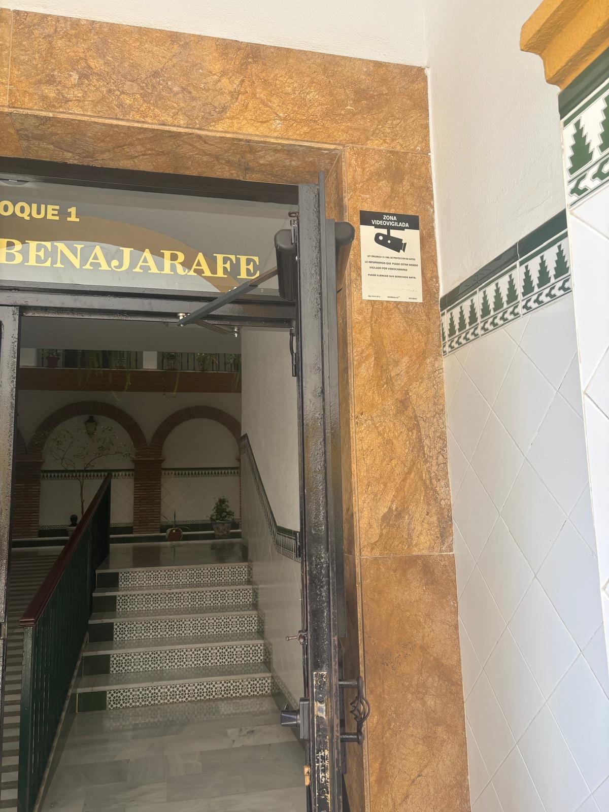Puertas comunitarias de comunidad y portales en Málaga